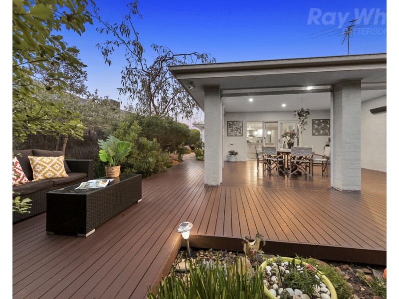 16 Binglebay Avenue, Waterways VIC 3195