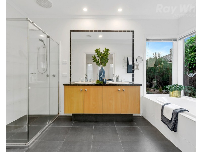 16 Binglebay Avenue, Waterways VIC 3195