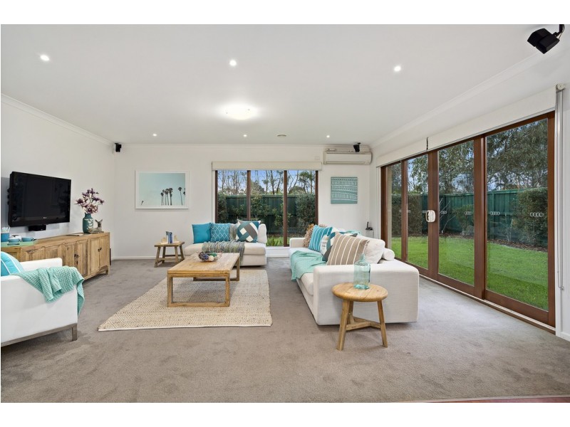 17 Barmah Place, Waterways VIC 3195