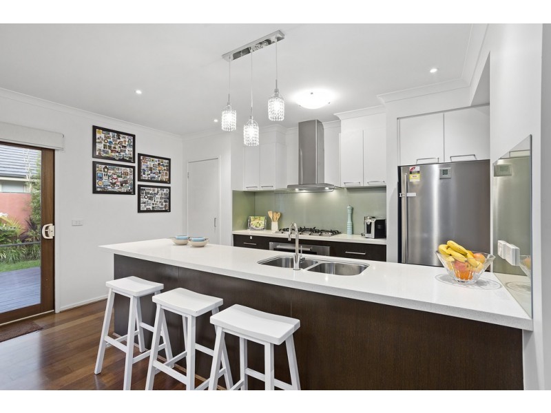 17 Barmah Place, Waterways VIC 3195