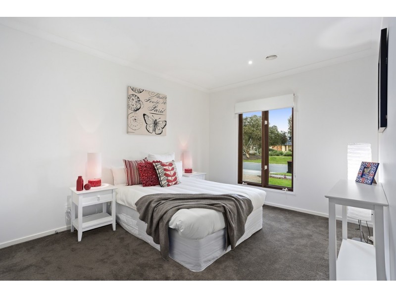 17 Barmah Place, Waterways VIC 3195