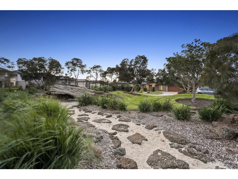 17 Barmah Place, Waterways VIC 3195