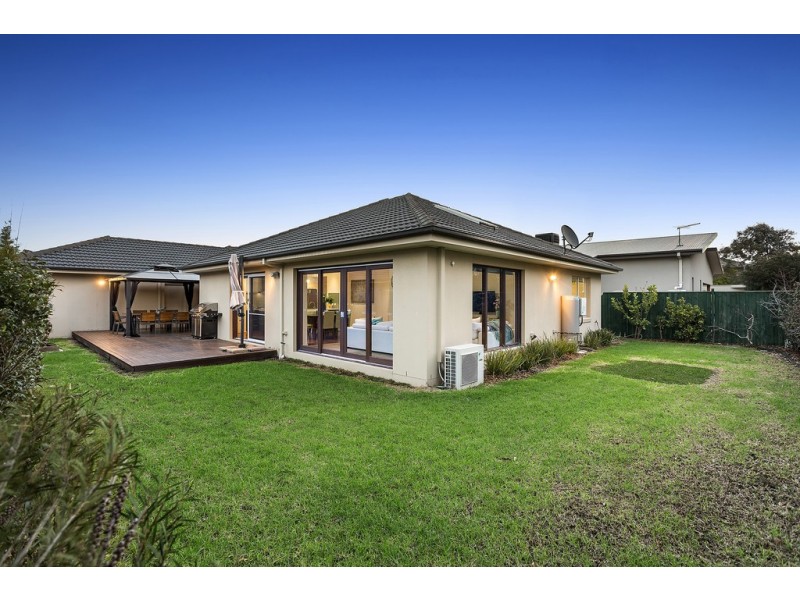 17 Barmah Place, Waterways VIC 3195