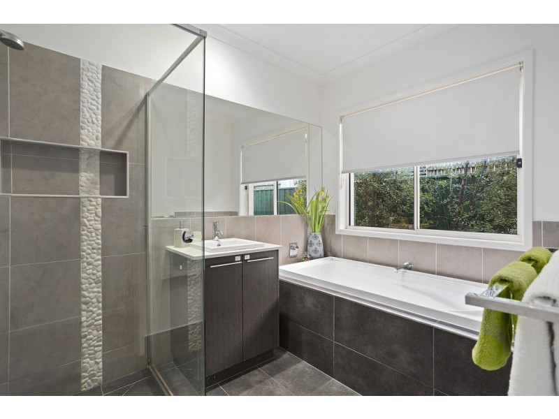 17 Barmah Place, Waterways VIC 3195