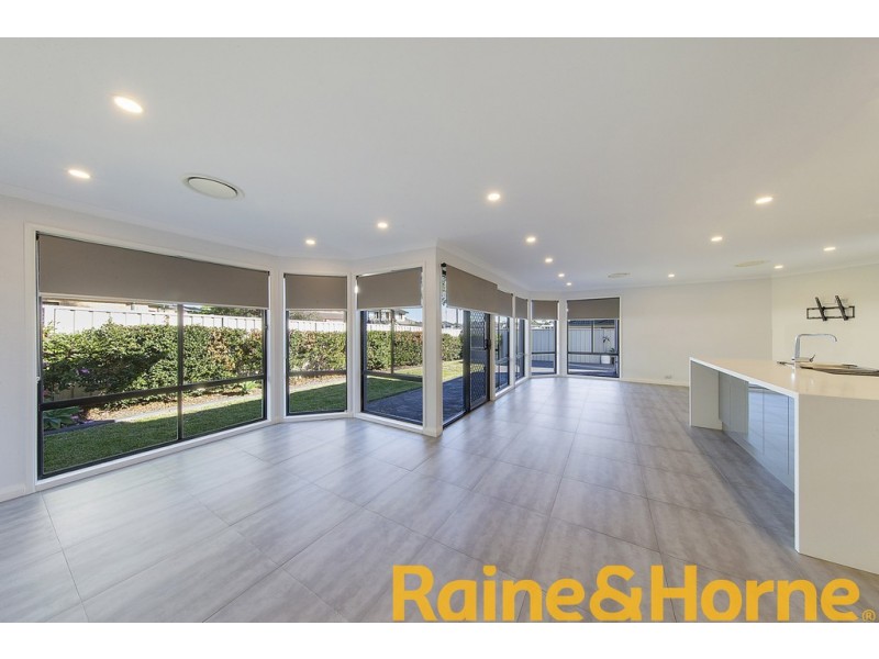 5 Boronia Drive, Voyager Point NSW 2172