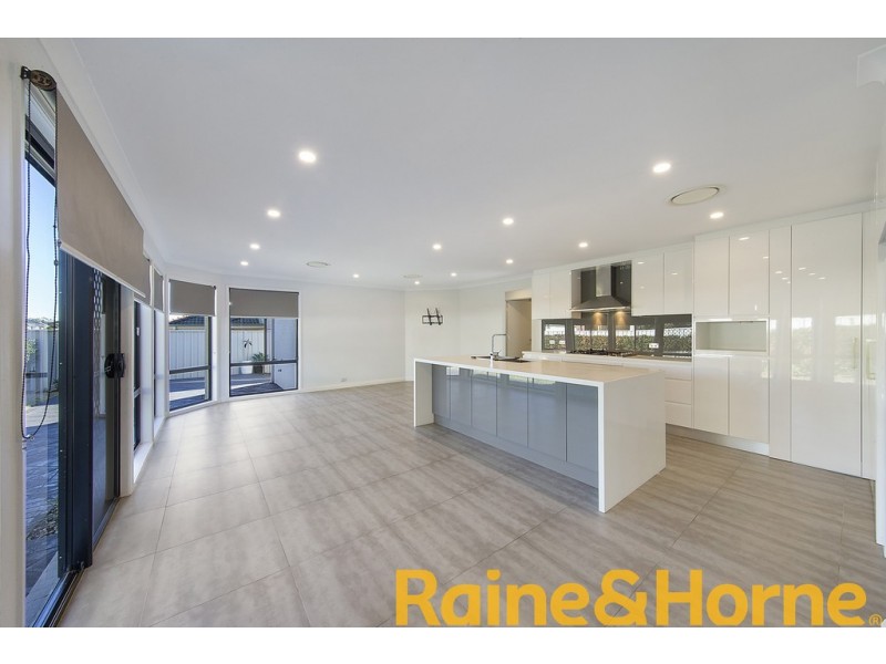 5 Boronia Drive, Voyager Point NSW 2172