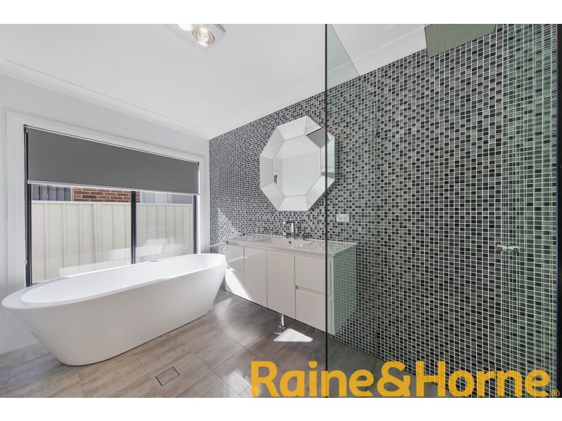 5 Boronia Drive, Voyager Point NSW 2172