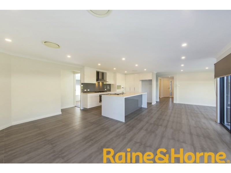 5 Boronia Drive, Voyager Point NSW 2172