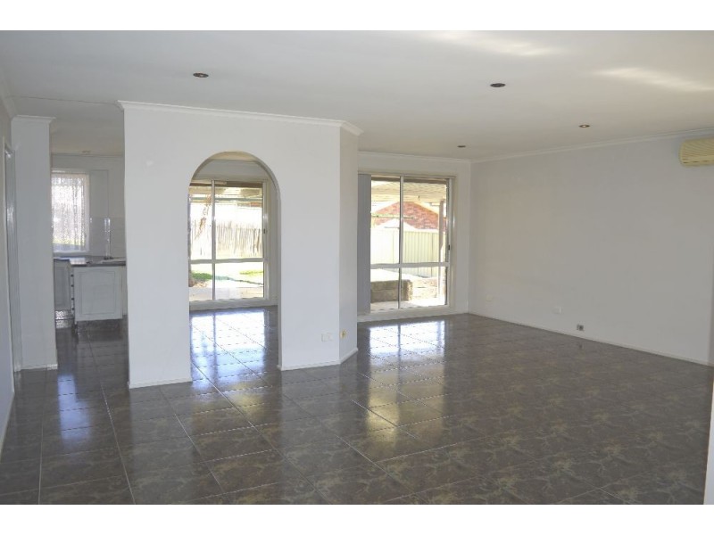 33 Bower-Bird Crescent, Hinchinbrook NSW 2168