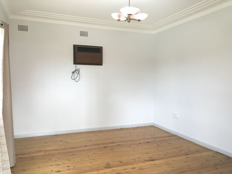 10 Lupin Avenue, Fairfield East NSW 2165