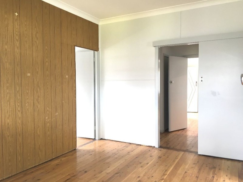 10 Lupin Avenue, Fairfield East NSW 2165