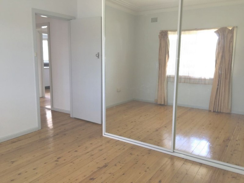 10 Lupin Avenue, Fairfield East NSW 2165