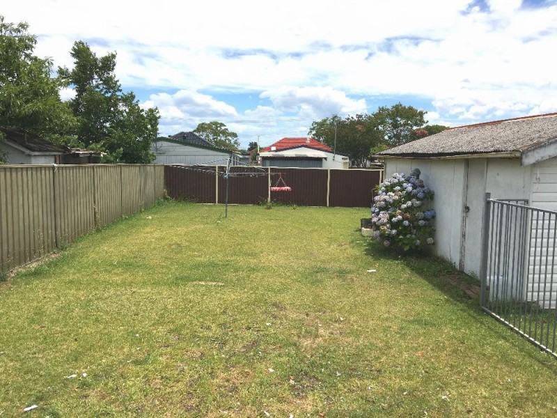 10 Lupin Avenue, Fairfield East NSW 2165