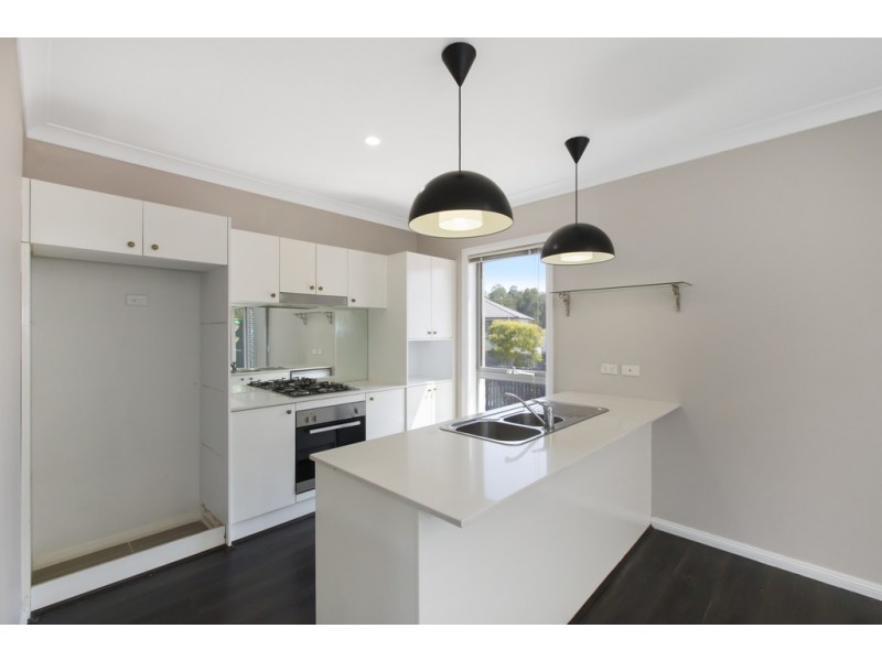4 Charlie Street, Middleton Grange NSW 2171