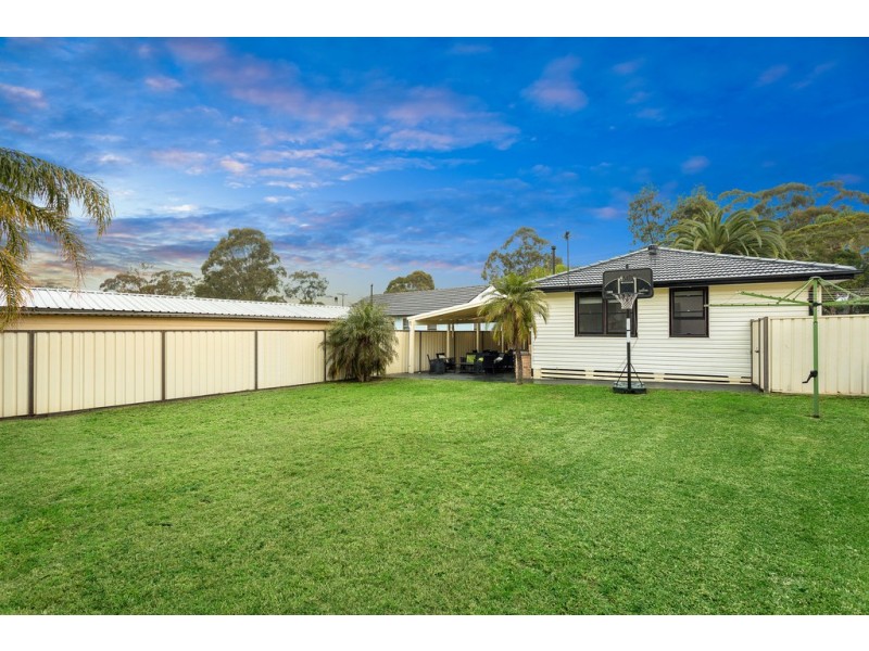 11 Dundee Street, Sadleir NSW 2168