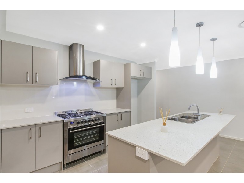 8 Grantham Crescent, Denham Court NSW 2565