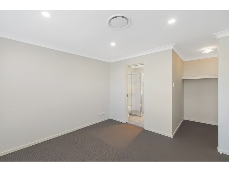 8 Grantham Crescent, Denham Court NSW 2565