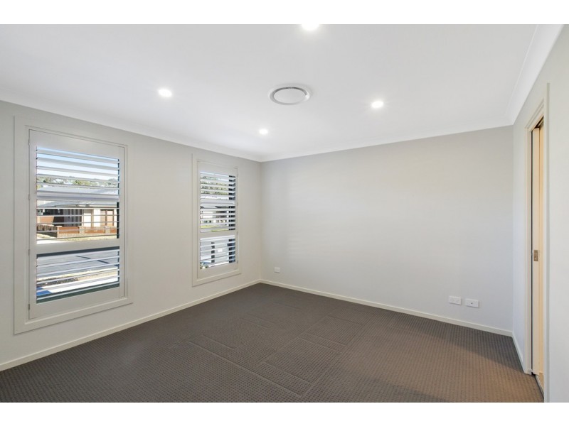 8 Grantham Crescent, Denham Court NSW 2565