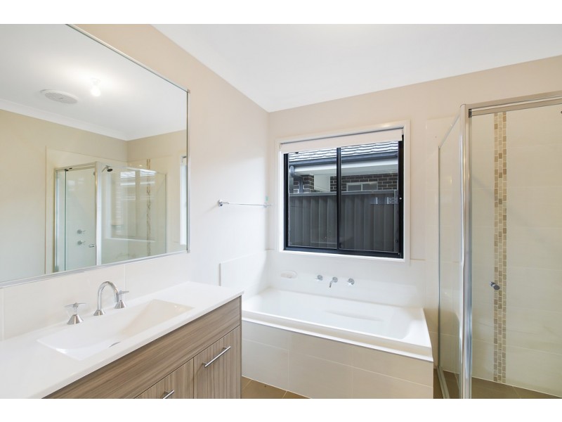 22 Hansford Street, Oran Park NSW 2570