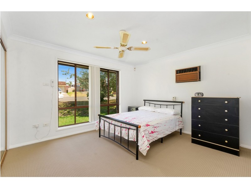 9 Seymour Place, Bossley Park NSW 2176