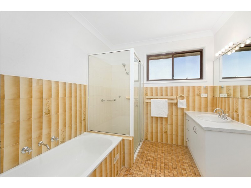 9 Seymour Place, Bossley Park NSW 2176