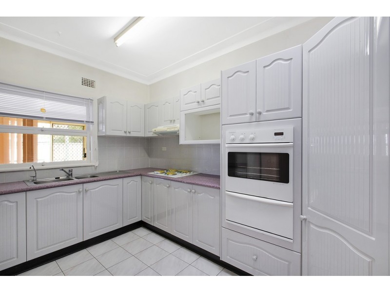 4 Tonga Crescent, Smithfield NSW 2164