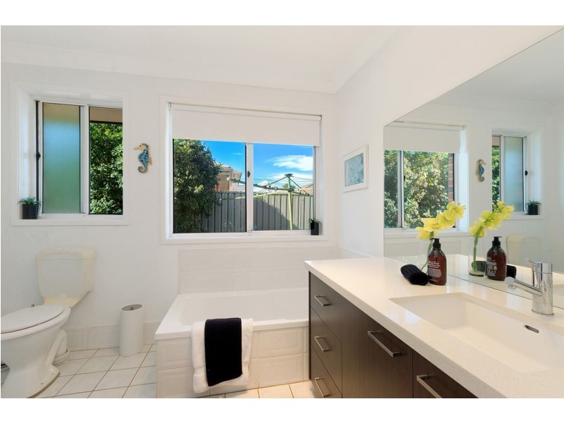 6 Byron Bay Close, Hoxton Park NSW 2171