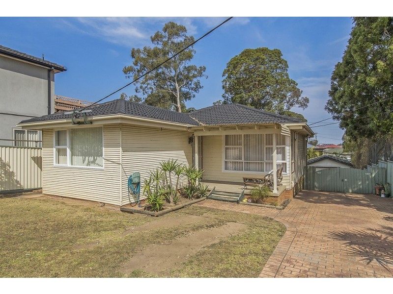 25 Pambula Crescent, Woodpark NSW 2164
