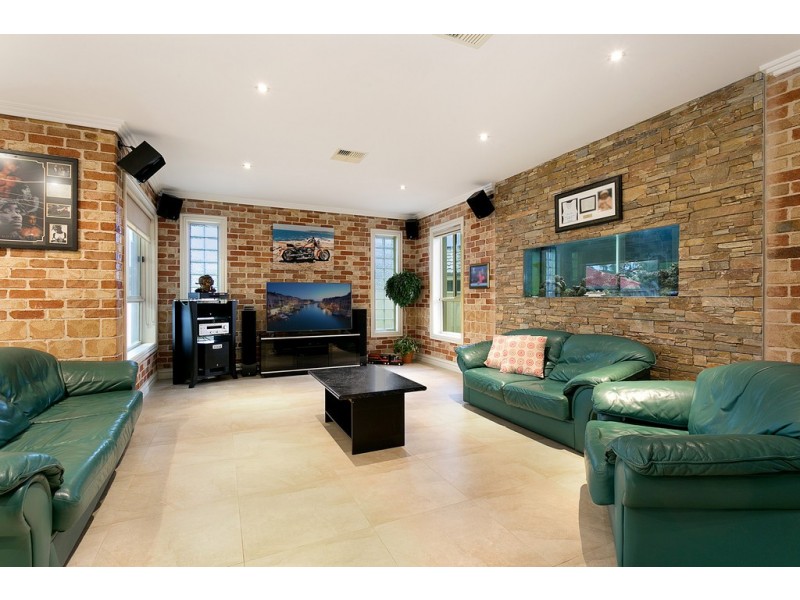 7 Temma Place, West Hoxton NSW 2171