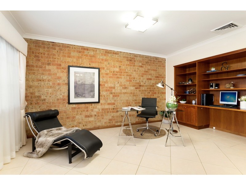 4 Whitley Place, Abbotsbury NSW 2176