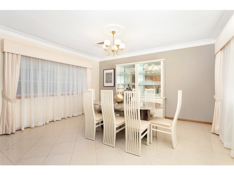 4 Whitley Place, Abbotsbury NSW 2176