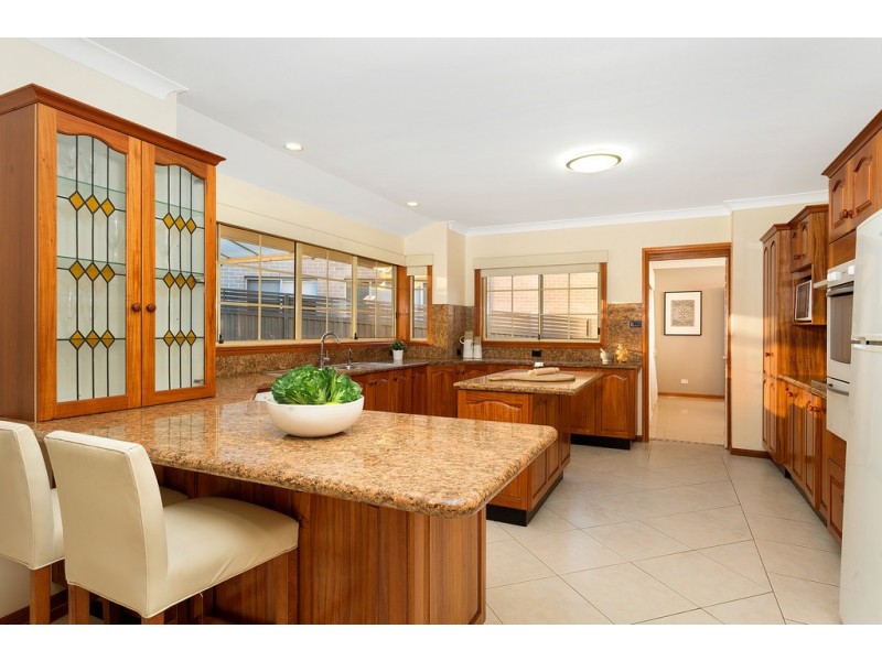 4 Whitley Place, Abbotsbury NSW 2176