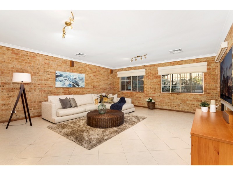 4 Whitley Place, Abbotsbury NSW 2176