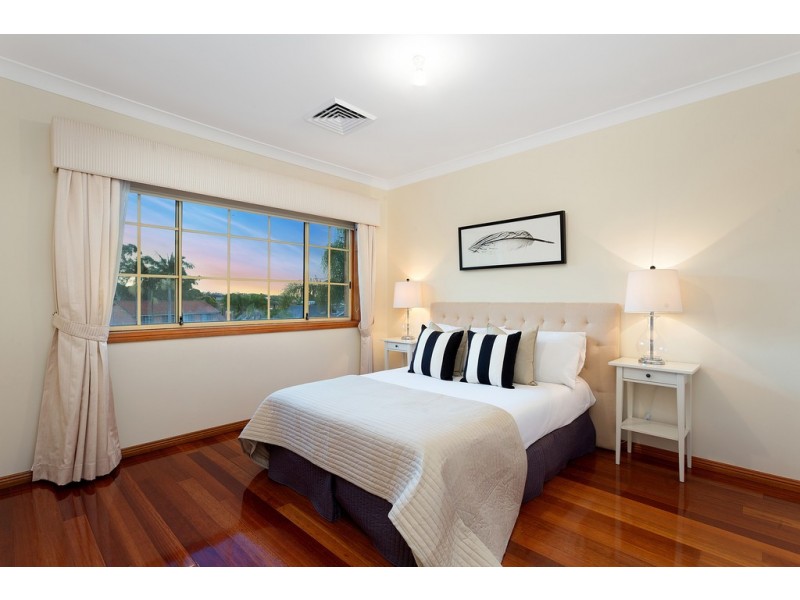 4 Whitley Place, Abbotsbury NSW 2176