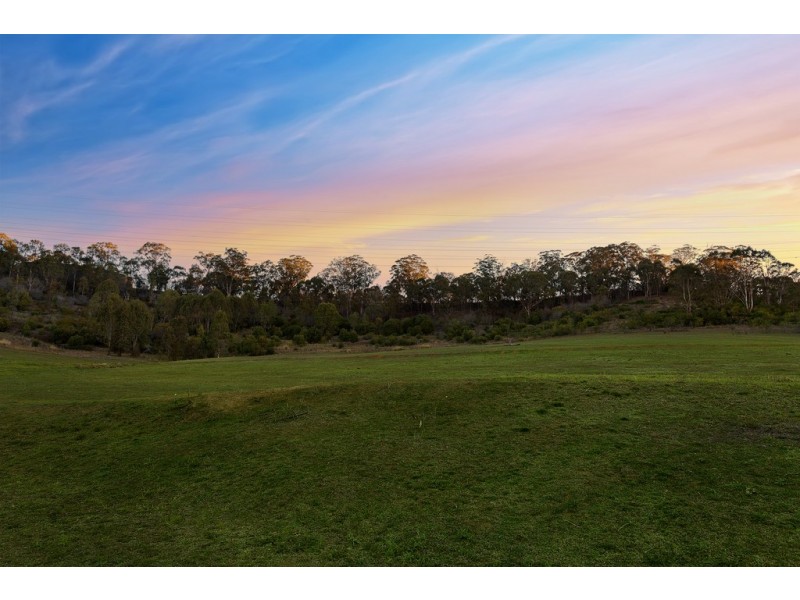 4 Whitley Place, Abbotsbury NSW 2176