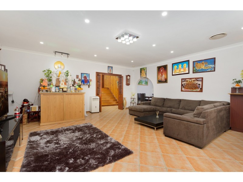 5 Moonbi Close, Greenfield Park NSW 2176