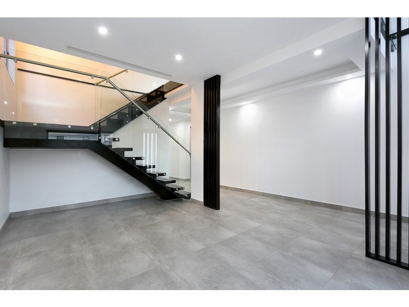 20 Lores Street, Middleton Grange NSW 2171