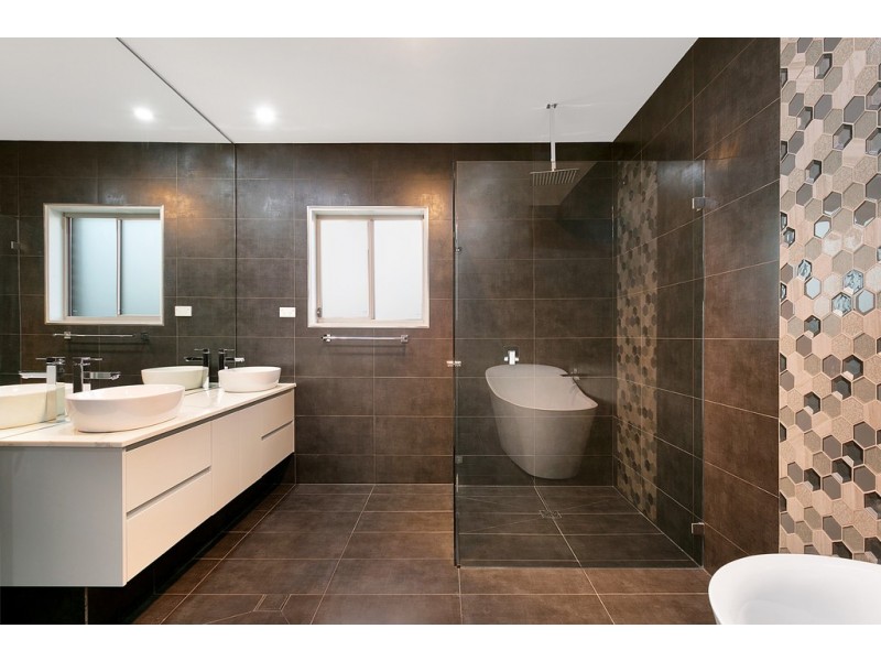 20 Lores Street, Middleton Grange NSW 2171