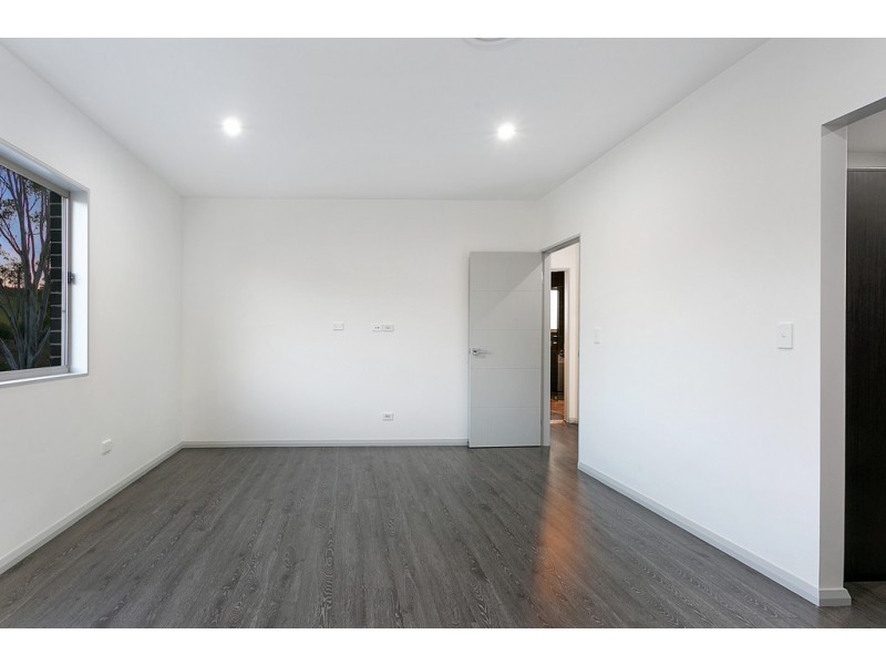 20 Lores Street, Middleton Grange NSW 2171