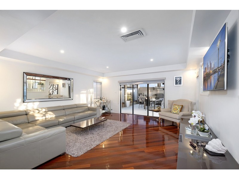 19 St Helens Close, West Hoxton NSW 2171