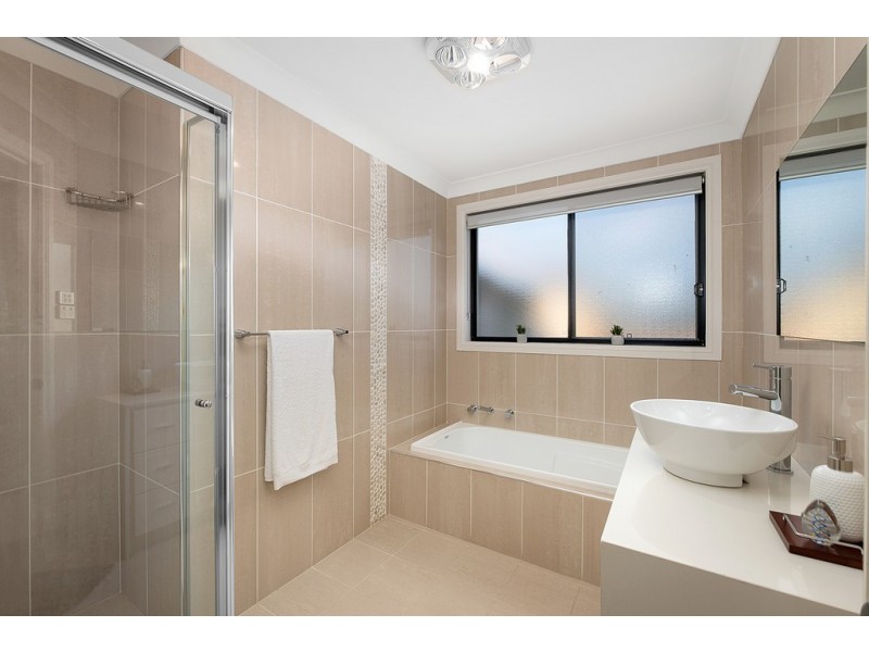 19 St Helens Close, West Hoxton NSW 2171