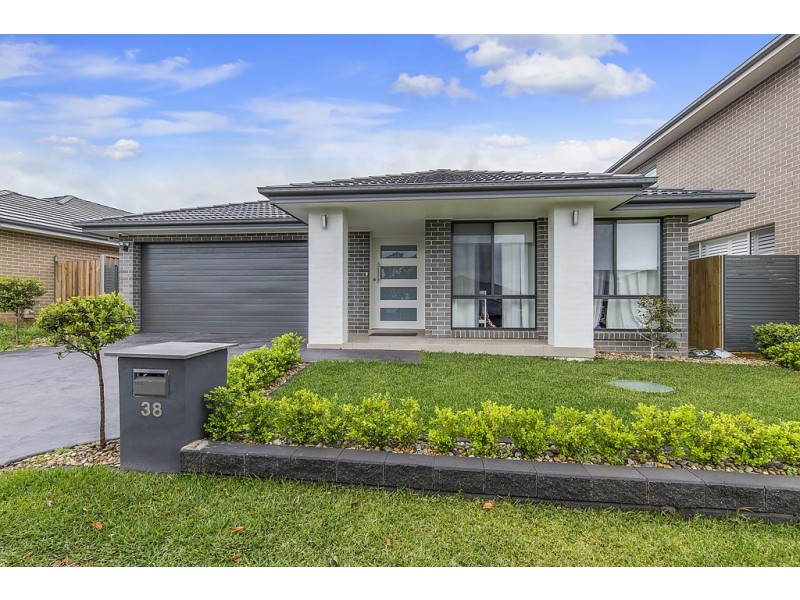 38 Buckingham Loop, Oran Park NSW 2570