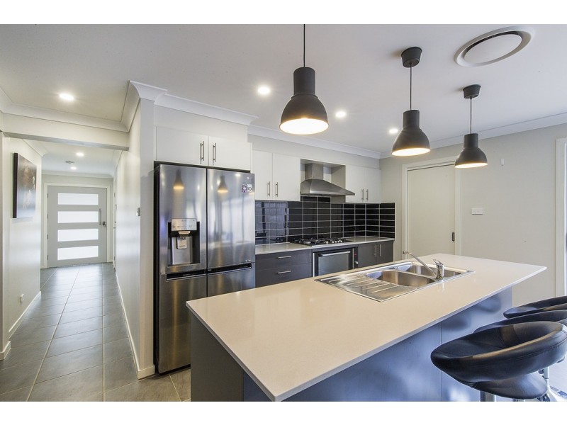 38 Buckingham Loop, Oran Park NSW 2570