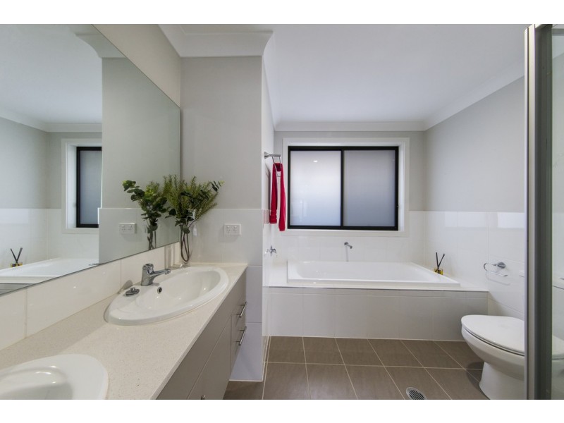 38 Buckingham Loop, Oran Park NSW 2570