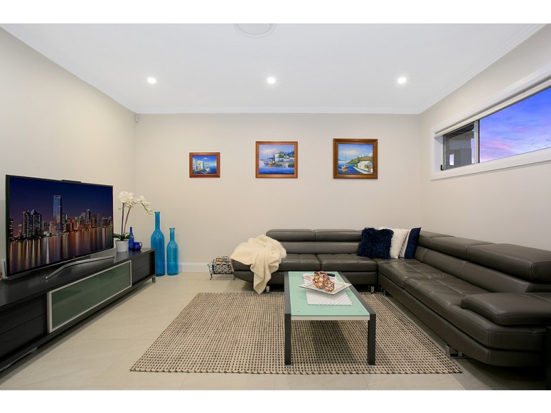 2 Tantoon Place, Denham Court NSW 2565