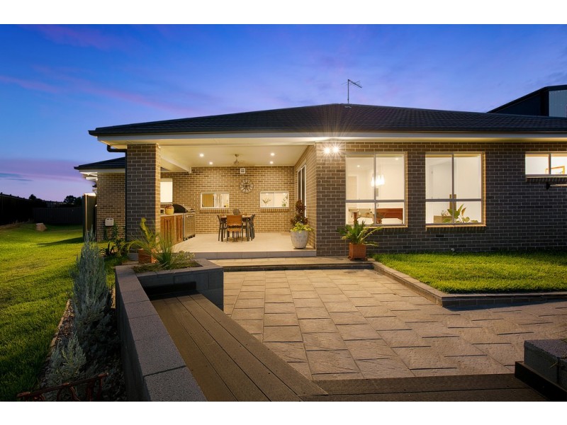 2 Tantoon Place, Denham Court NSW 2565