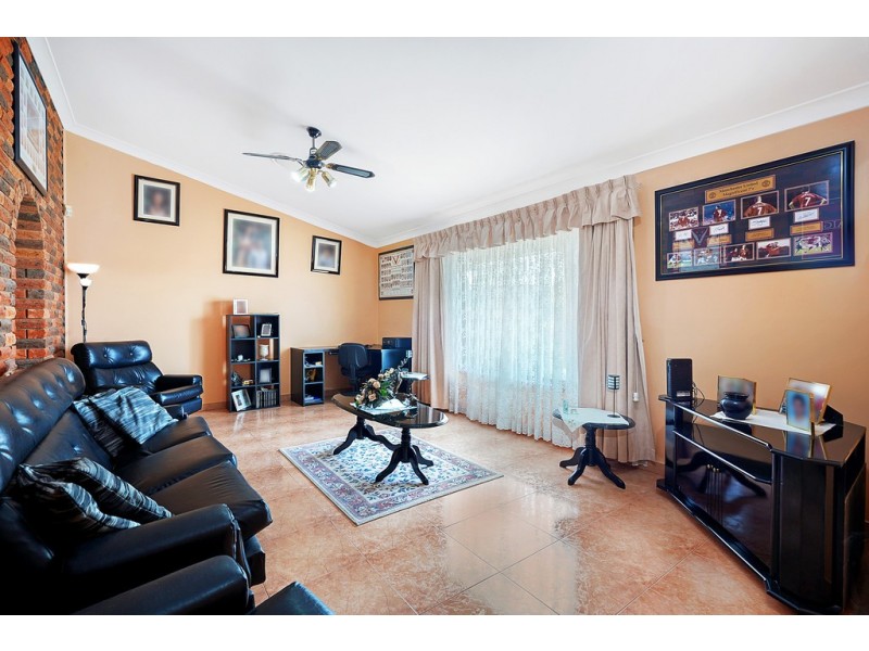 12 Jindabyne Street, Bossley Park NSW 2176