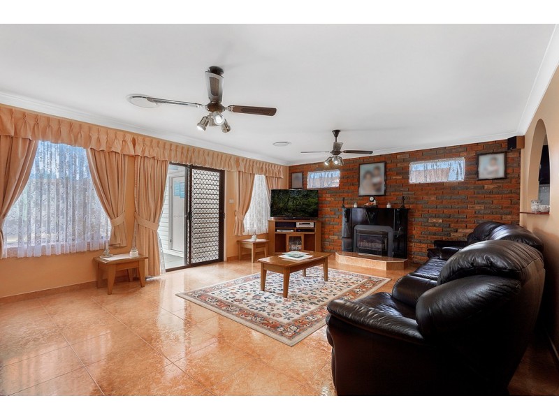 12 Jindabyne Street, Bossley Park NSW 2176