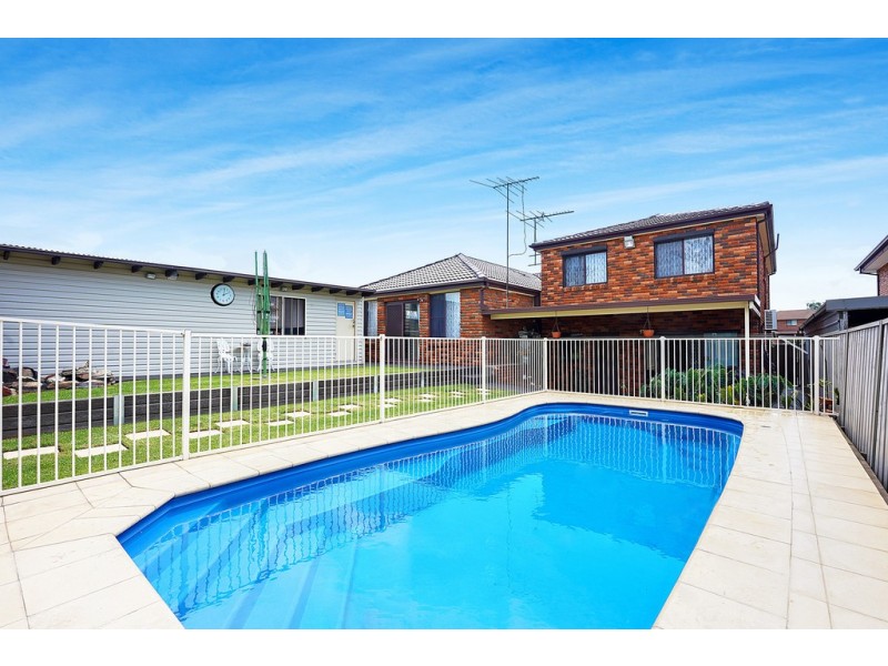 12 Jindabyne Street, Bossley Park NSW 2176