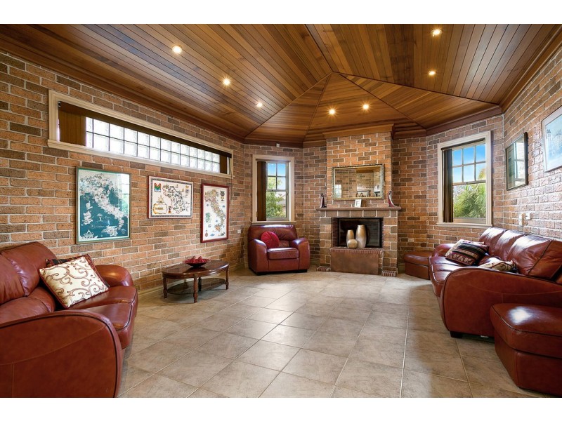 11 Roberts Road, Casula NSW 2170